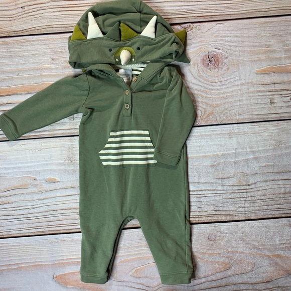 Dylan & Abby Other - Dylan & Abby green dinosaur hooded romper 3-6m